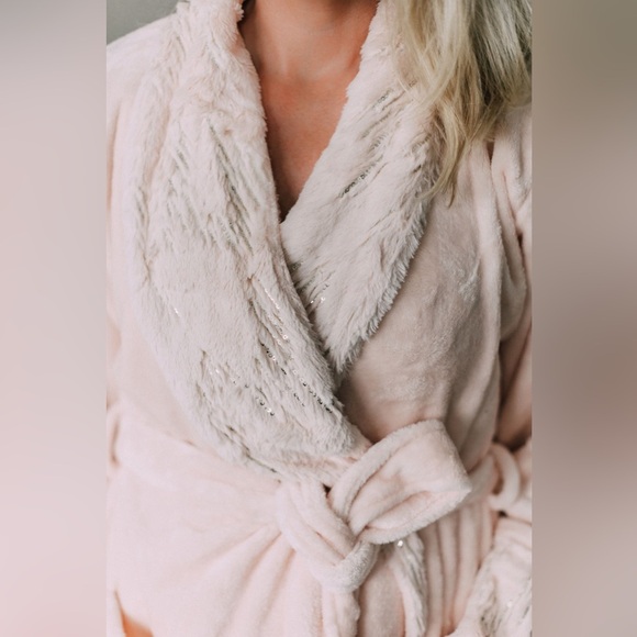 SOMA Luxe Sparkle Short Wrap Robe Blush Pink Plush Sequin Luxury Soft Pocket XXL - Picture 3 of 15